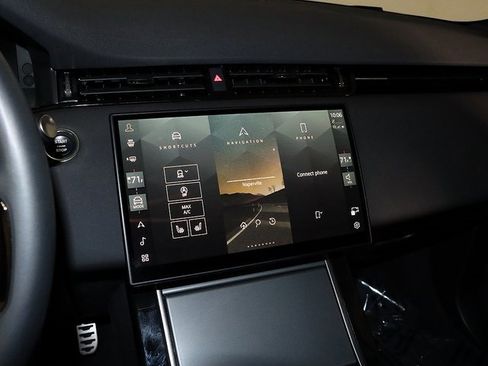 Used 2024 Land Rover Range Rover Evoque Dynamic SE image 17