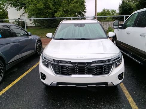 Used 2024 Kia Seltos S AWD/4WD image 3
