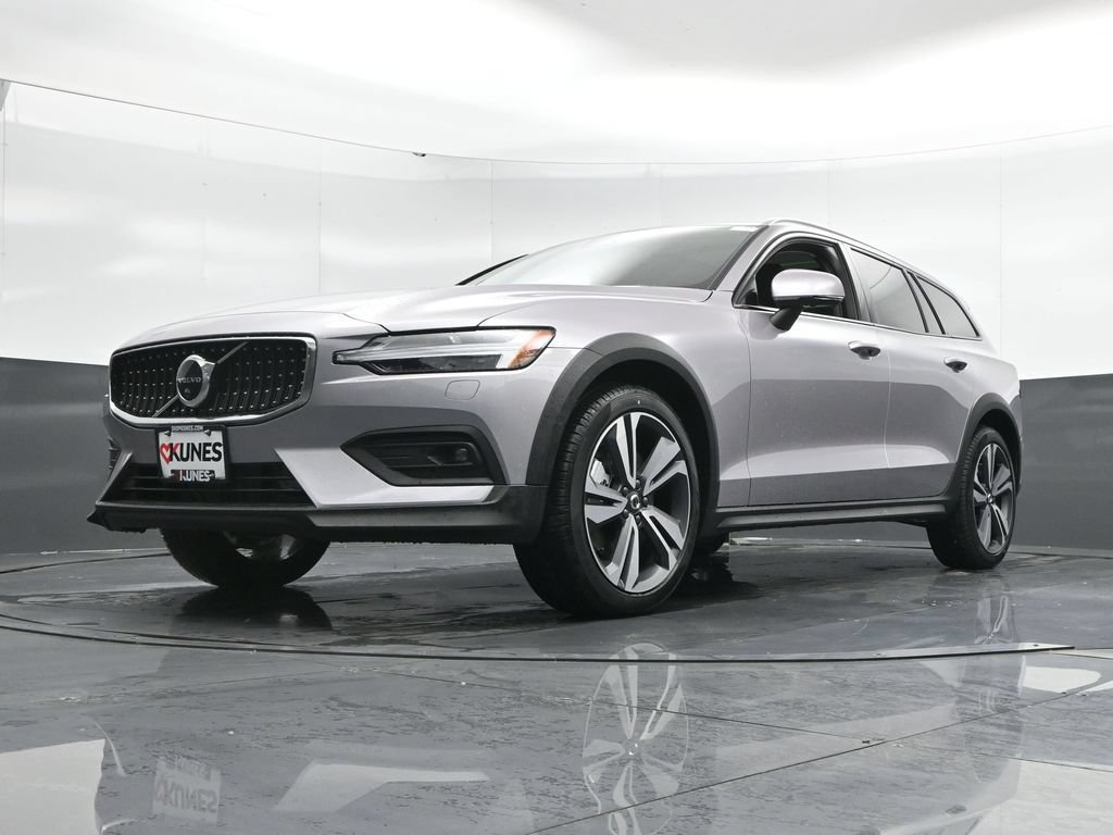 New 2026 Volvo V60 B5 Cross Country Plus w/ Climate Package AWD/4WD image 42