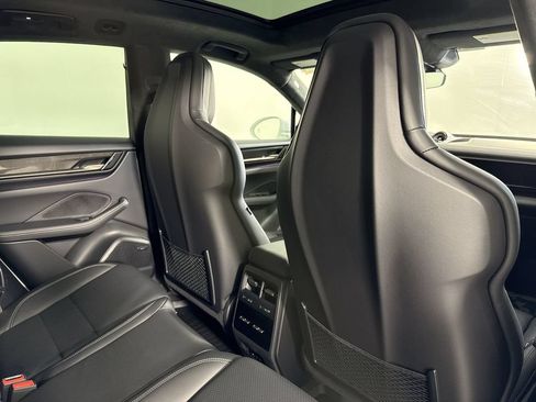 Certified 2025 Porsche Macan Turbo Electric AWD/4WD image 25