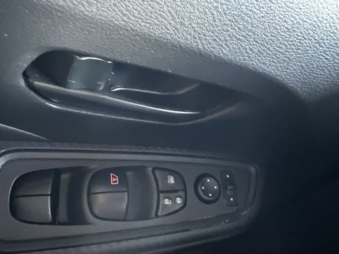 Used 2025 Nissan Versa S w/ Trunk Package FWD image 17
