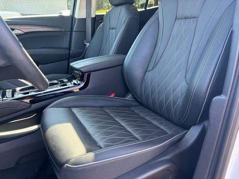 Used 2022 Buick Envision Avenir w/ Technology Package II image 13