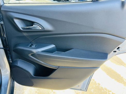 Used 2025 Chevrolet Trax LT image 25