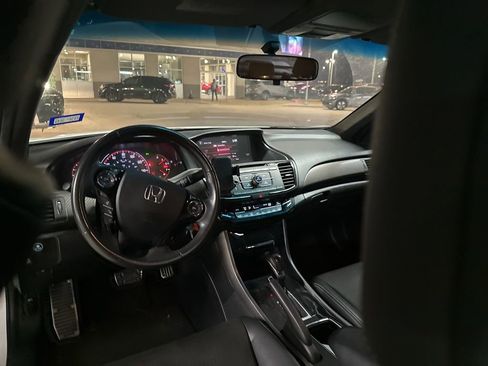 Used 2017 Honda Accord Sport image 6