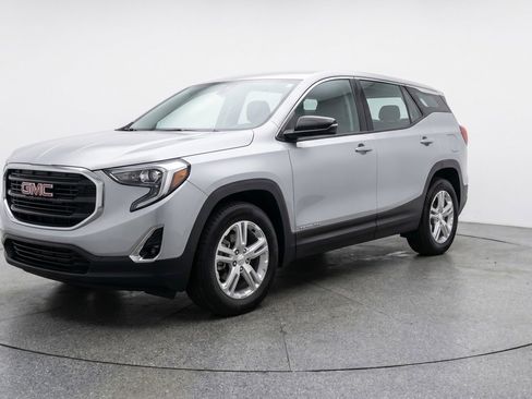 Used 2024 GMC Terrain SLE FWD image 3