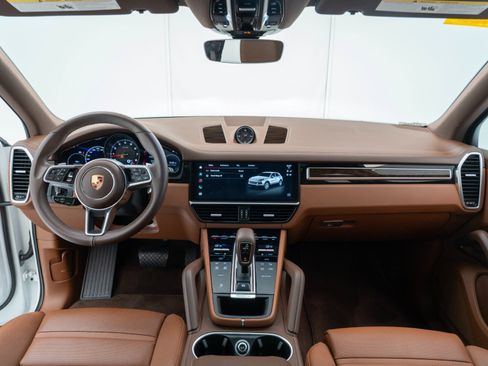 Certified 2023 Porsche Cayenne Platinum Edition AWD/4WD image 29