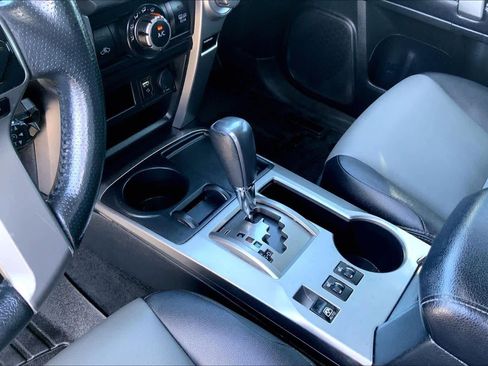 Used 2018 Toyota 4Runner SR5 Premium RWD image 17