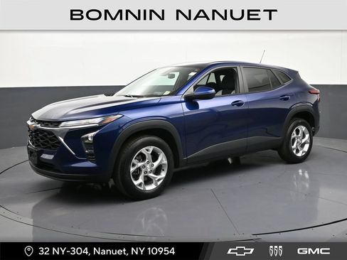 Used 2024 Chevrolet Trax LS w/ LS Convenience Package FWD image 1