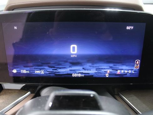 Used 2025 Chevrolet Tahoe High Country AWD/4WD image 22