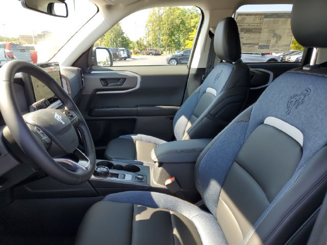 New 2026 Ford Bronco Sport Outer Banks w/ Elevation Graphic Package AWD/4WD image 8