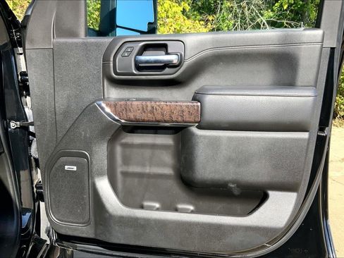 Used 2023 GMC Sierra 3500 Denali w/ Denali Ultimate Package image 23
