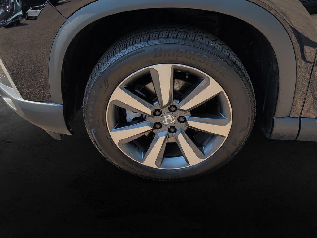 Used 2025 Honda Pilot Touring image 9