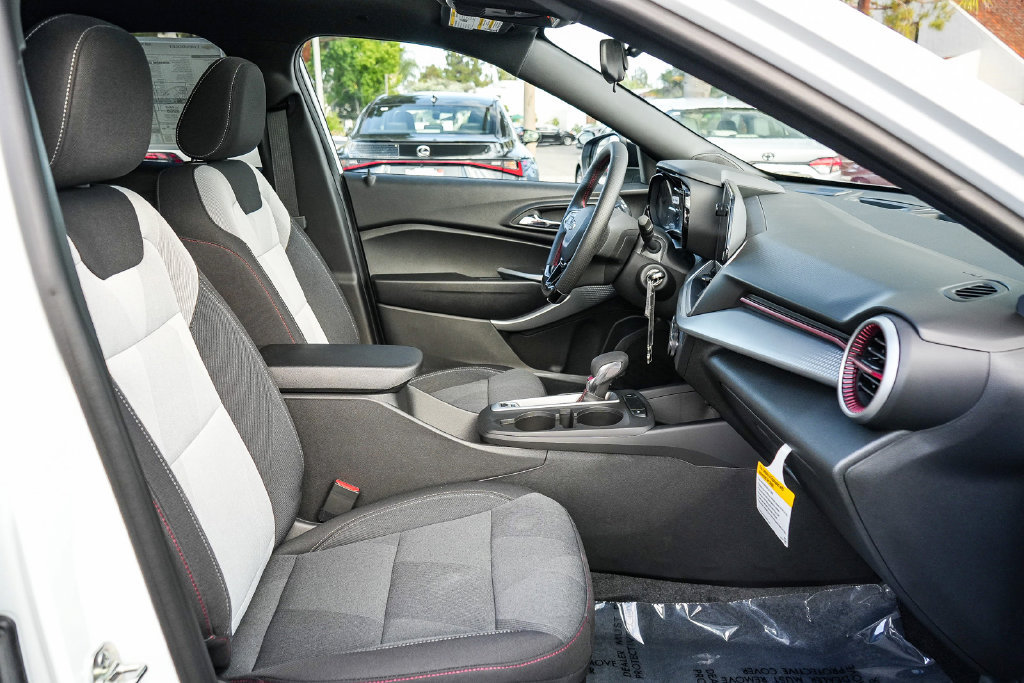 New 2026 Chevrolet Trax RS w/ Sunroof Package FWD image 16