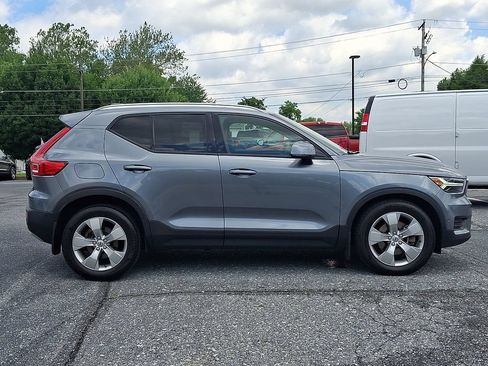 Used 2019 Volvo XC40 T5 Momentum AWD/4WD image 7