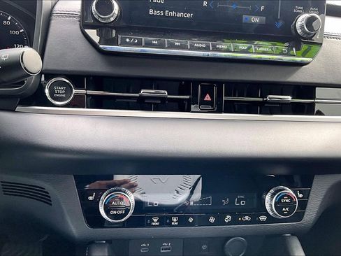 Used 2024 Mitsubishi Outlander SE Black Edition image 32