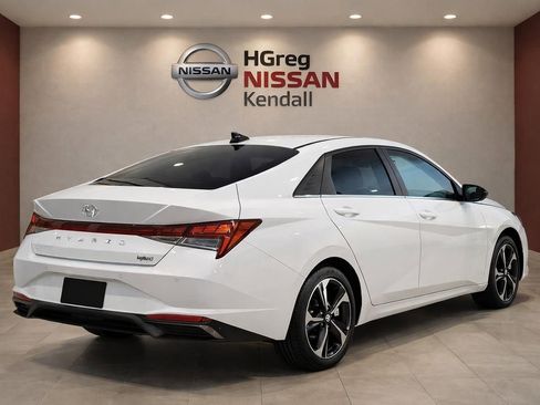 Used 2023 Hyundai Elantra Limited FWD image 2