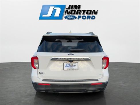 Used 2020 Ford Explorer XLT image 4