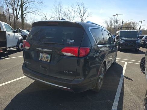 Used 2018 Chrysler Pacifica Limited w/ Tire & Wheel Group image 15