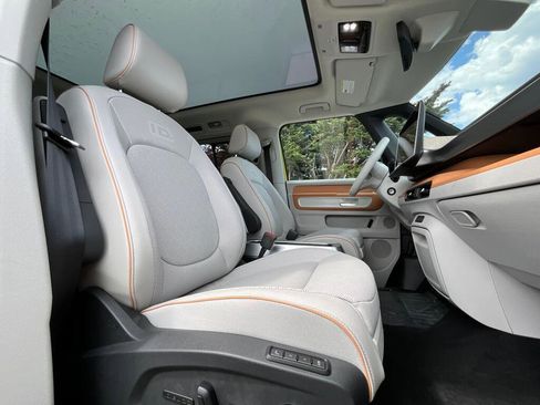 New 2025 Volkswagen ID. Buzz 1st Edition AWD/4WD image 12