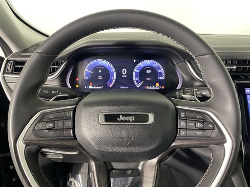 Used 2023 Jeep Grand Cherokee Limited image 22