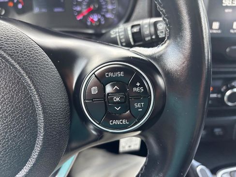 Used 2021 Kia Soul FWD image 17
