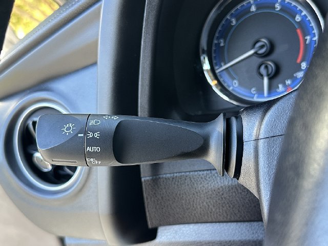 Used 2017 Toyota Corolla SE w/ Carpet Mat Package (TMS) FWD image 29