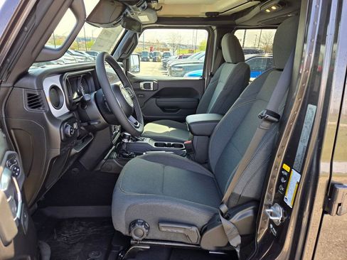 New 2026 Jeep Gladiator Sport AWD/4WD image 14
