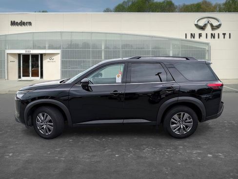 Used 2025 Nissan Pathfinder SV AWD/4WD image 6