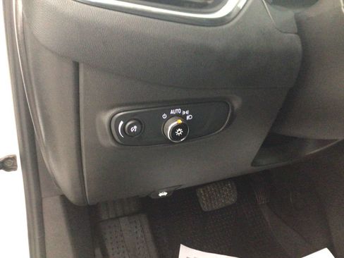 Used 2024 Chevrolet Equinox LT AWD/4WD image 18