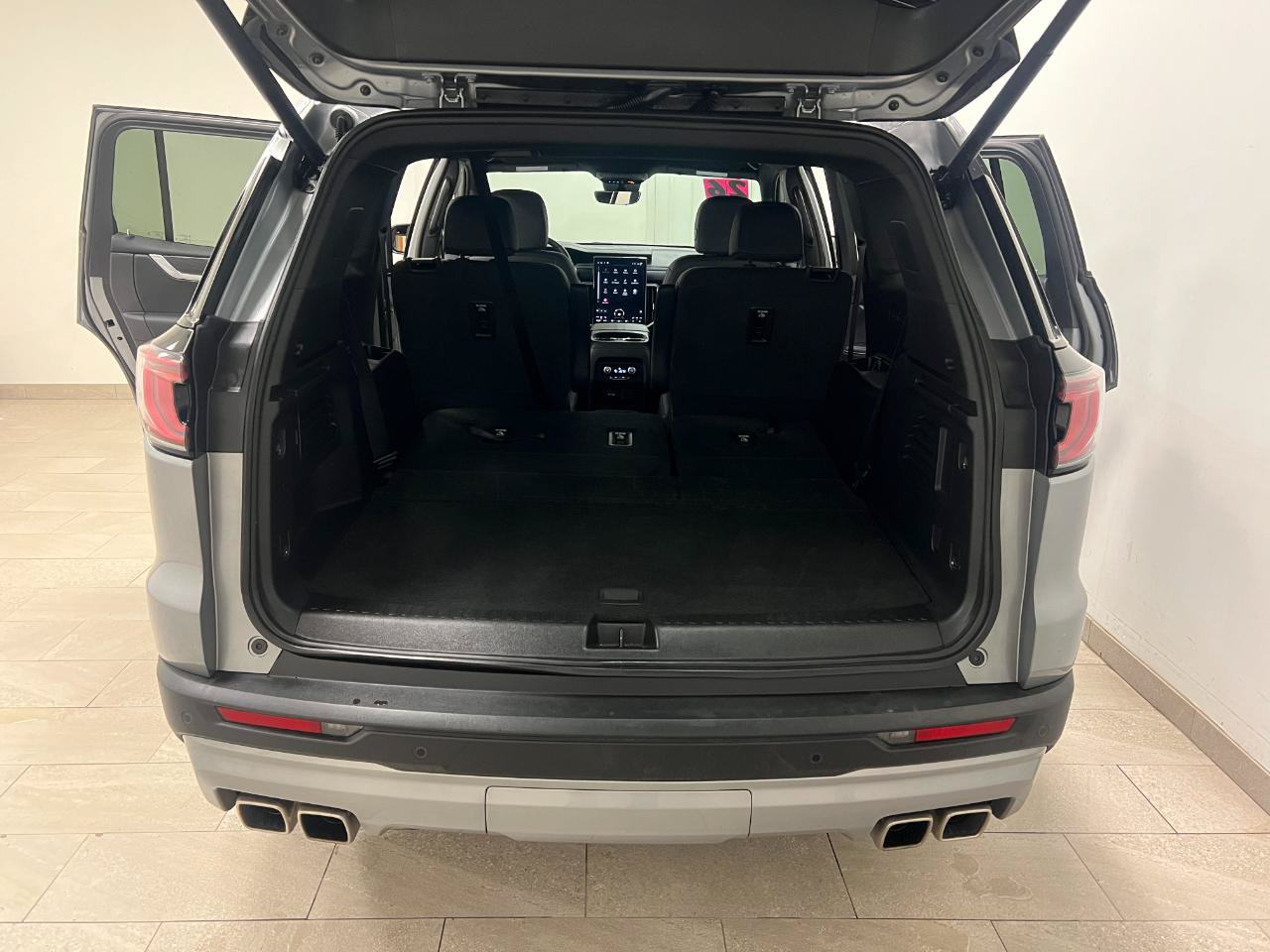 Used 2026 GMC Acadia Elevation w/ Elevation Premium Package AWD/4WD image 18