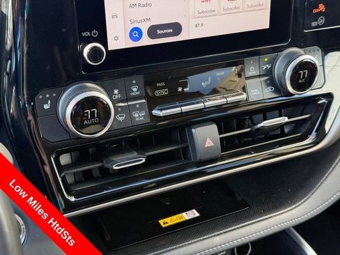 Used 2023 Toyota Highlander XLE AWD/4WD image 30