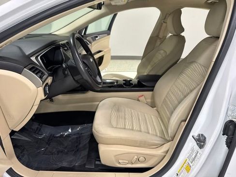 Used 2016 Ford Fusion SE FWD image 11
