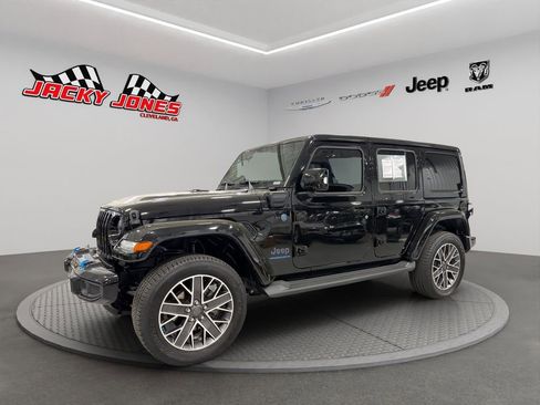 Used 2023 Jeep Wrangler Unlimited Sahara AWD/4WD image 2