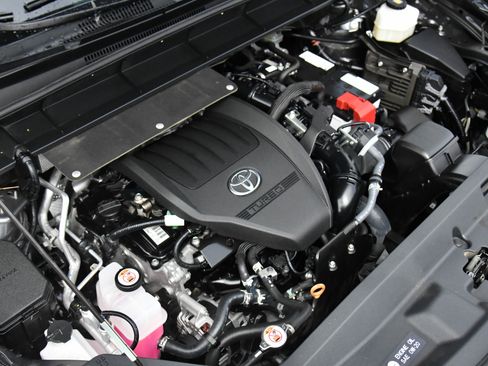 Used 2023 Toyota Highlander XLE AWD/4WD image 52