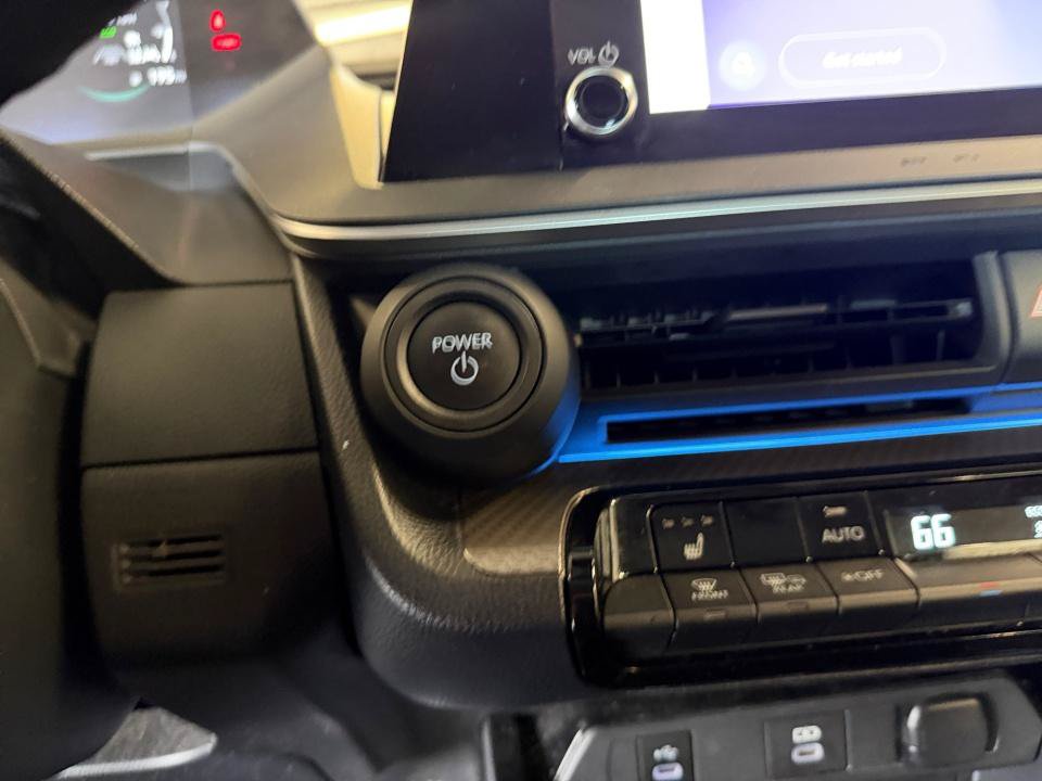 Certified 2025 Toyota Prius XLE FWD image 24