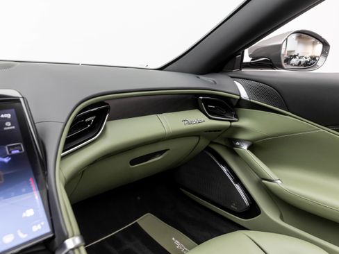 Certified 2025 Ferrari Roma Spider RWD image 30