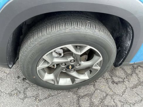 Used 2025 Chevrolet Trax LT FWD image 9