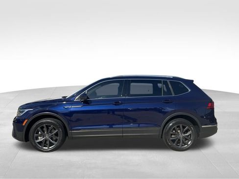 Used 2023 Volkswagen Tiguan SE image 2
