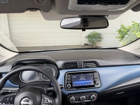 Used 2025 Nissan Versa SV image 33