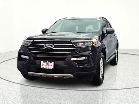 Used 2023 Ford Explorer XLT w/ Equipment Group 202A image 2