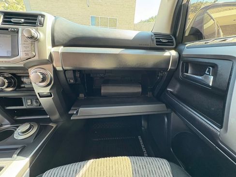 Used 2018 Toyota 4Runner SR5 AWD/4WD image 25
