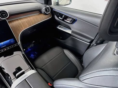 Used 2024 Mercedes-Benz GLC 300 image 23