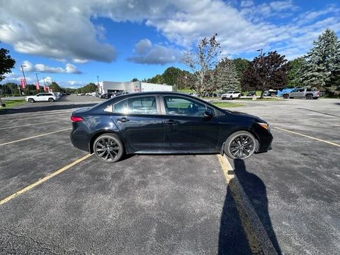 Used 2023 Toyota Corolla SE w/ SE Premium Package FWD image 2