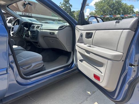 Used 2004 Ford Taurus SE FWD image 22