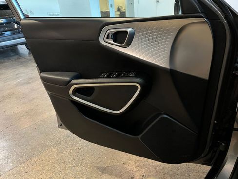 Used 2025 Kia Soul LX w/ LX Technology Package image 18