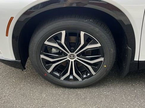 New 2025 Toyota Crown Signia image 5