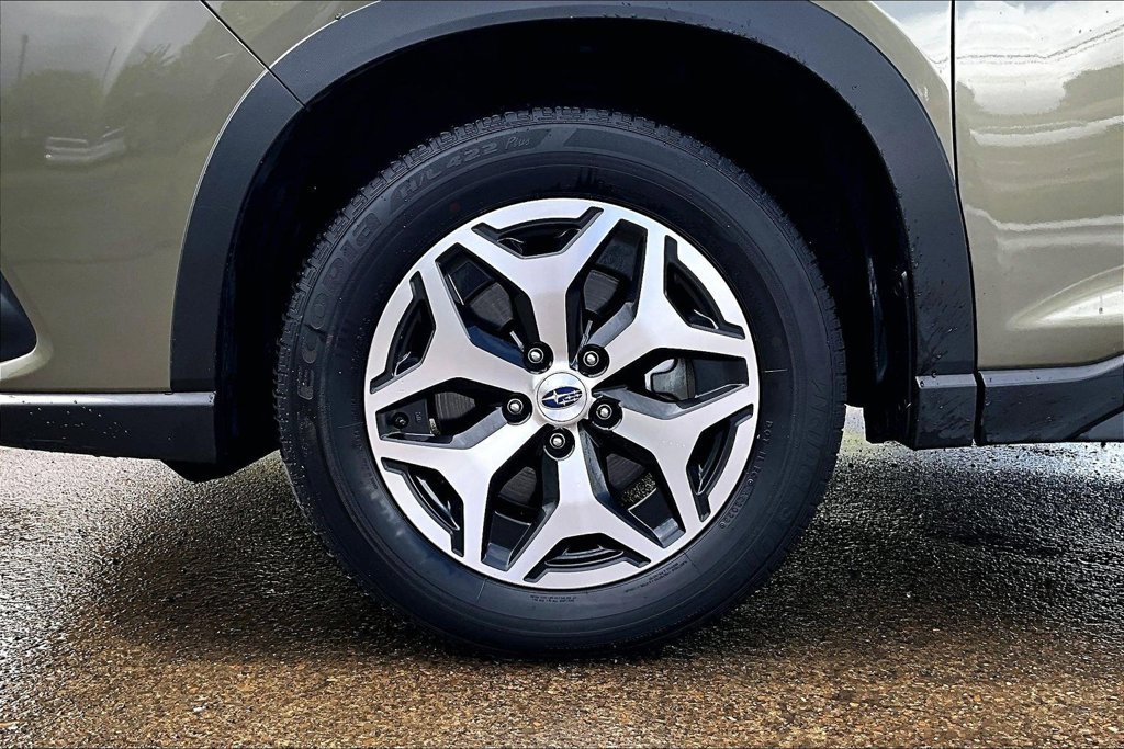 Used 2023 Subaru Forester Premium AWD/4WD image 13