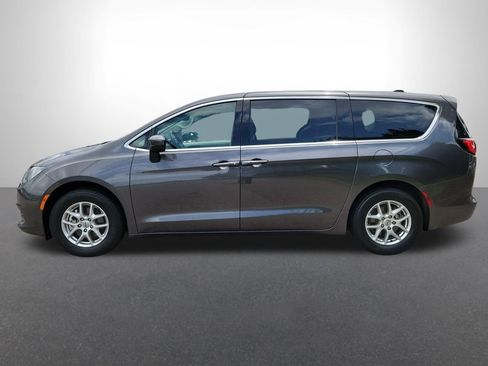 Used 2023 Chrysler Voyager LX FWD image 2