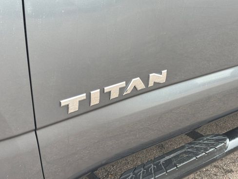 Used 2021 Nissan Titan SV w/ Accessory Utility Package image 22