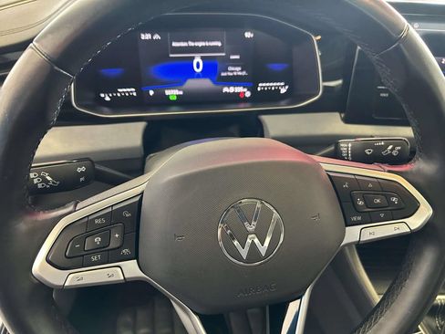Used 2025 Volkswagen Jetta SE FWD image 19